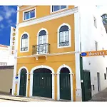 Pensión Of 3*